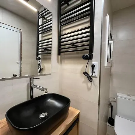 Apartment Superflat Near 15' Center *